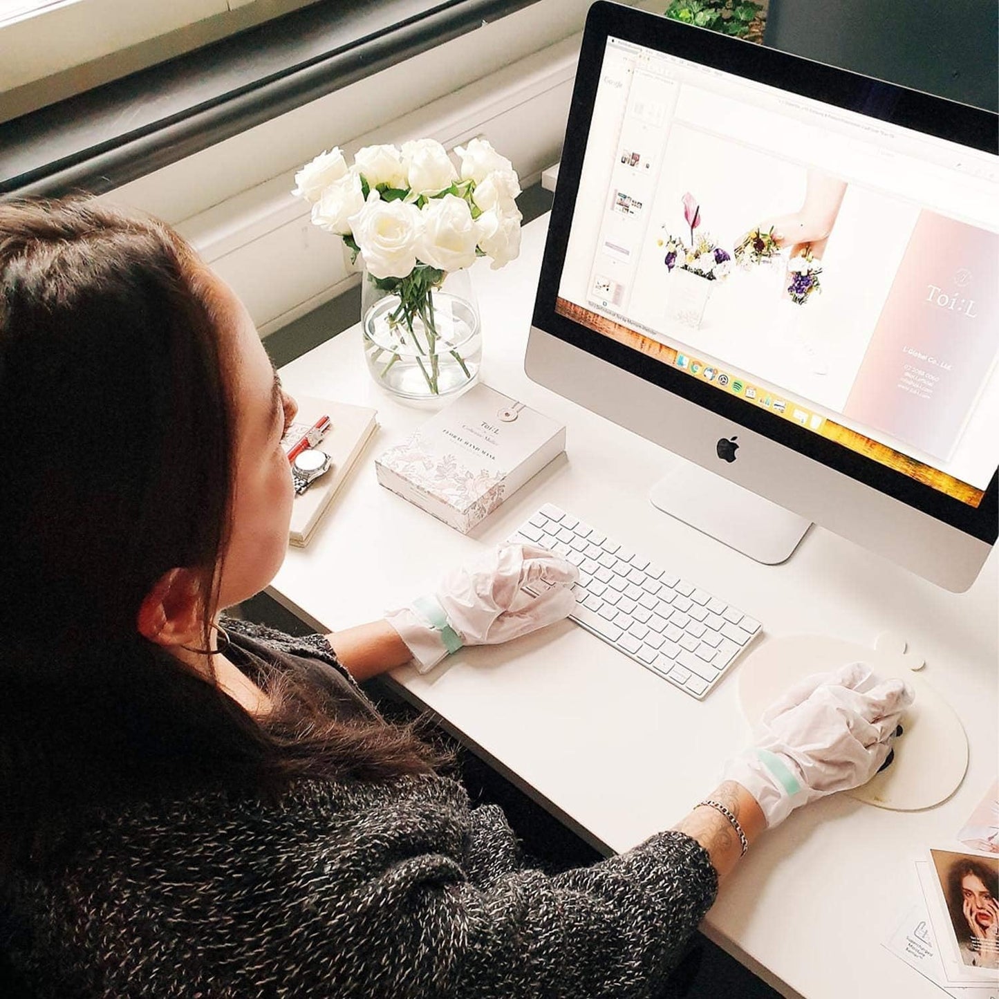 Toi:L Extra Silky Hand Mask 5 Pairs, Korean Moisturizing Gloves for Dry Hands with White Truffle, Green Caviar & Peptides, Repairing and Softening Hand Care Treatment for Aging, Cracked, and Dry Skin